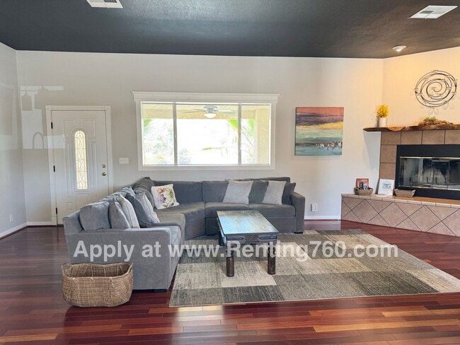 Building Photo - Incredible City Views In Western Hills Est...