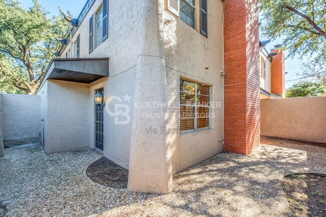 Building Photo - 5320 Kenosha Ave