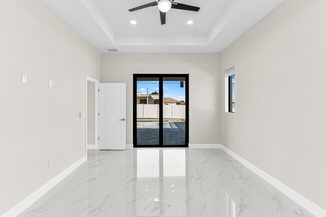 Building Photo - 2014 NE 9th Ave