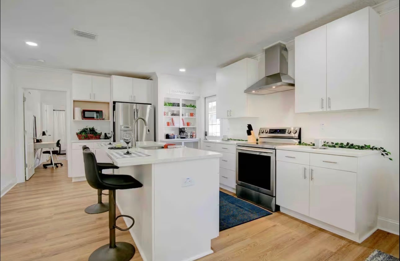 Building Photo - 5804 N Miami Pl