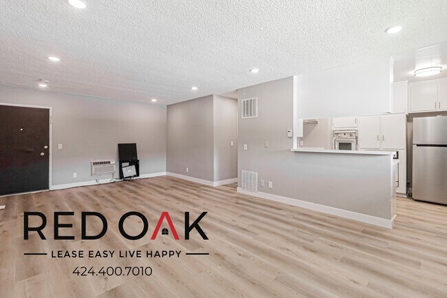 Building Photo - 15405 Vanowen St