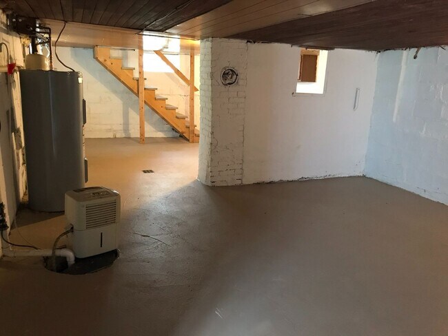 Building Photo - Cute 2 Bedroom / 1.5 Bath home in Penn Tra...