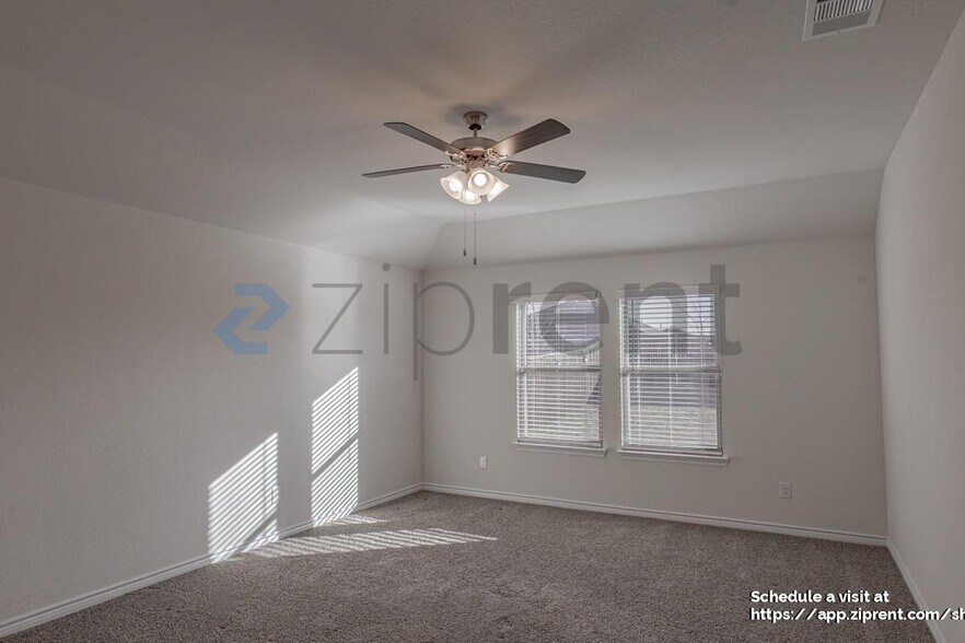 Building Photo - 547 Delaware RD