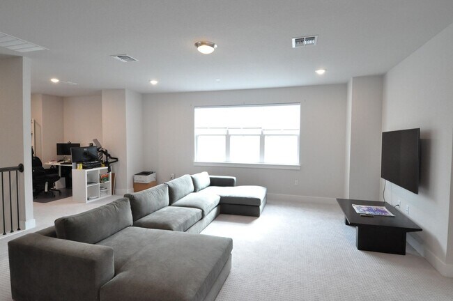 Building Photo - Gorgeous Home with Green Belt view!