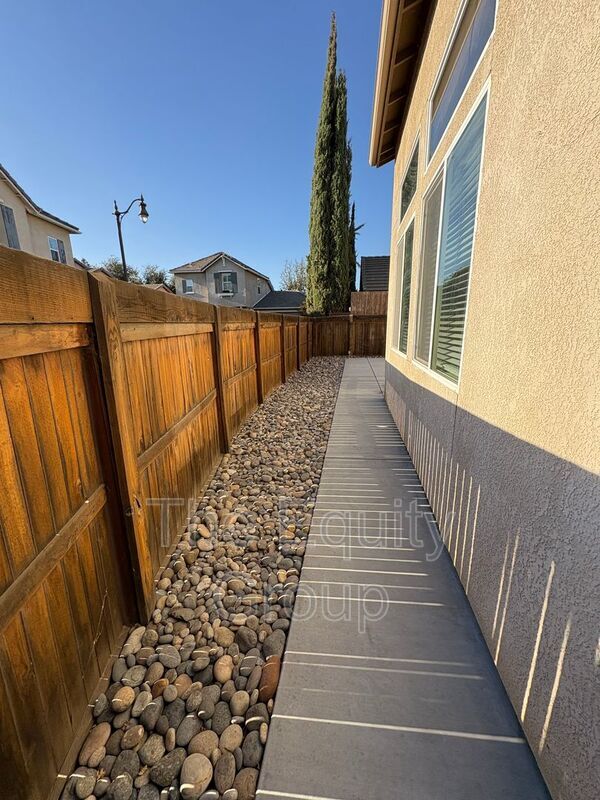 Building Photo - 1422 N PELAGO Ct
