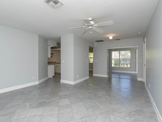 Building Photo - 2-Bed, 2-Bath Venice Home with Brand New Roof and AC