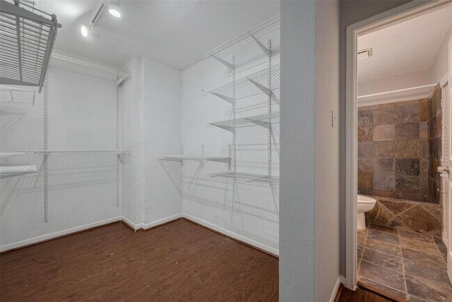 Building Photo - 3610 Bee Bayou Ln