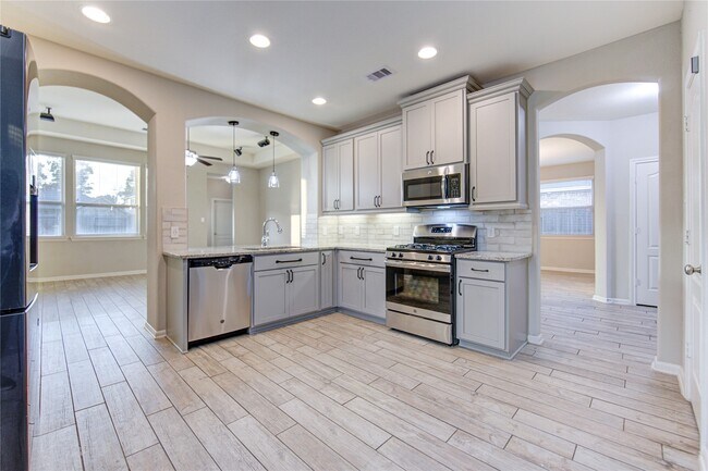 Building Photo - 16855 Big Reed Dr