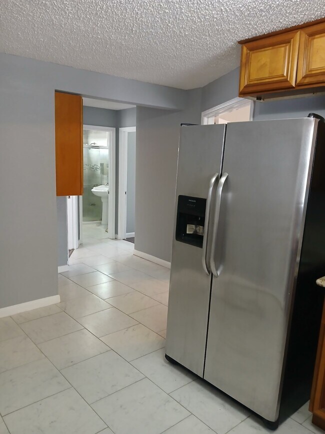 Building Photo - 5617 Eskridge St