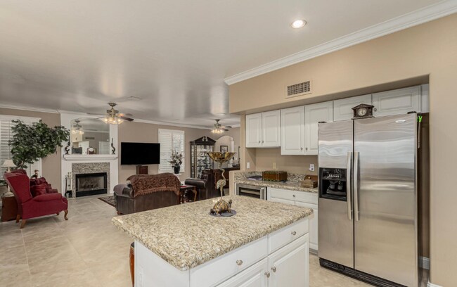 Building Photo - Space, Comfort, and a Neighborhood You’ll ...