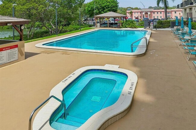 Building Photo - 7050 Sunset Dr S