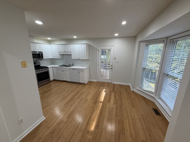 Building Photo - 304 Aqua Marine Ln