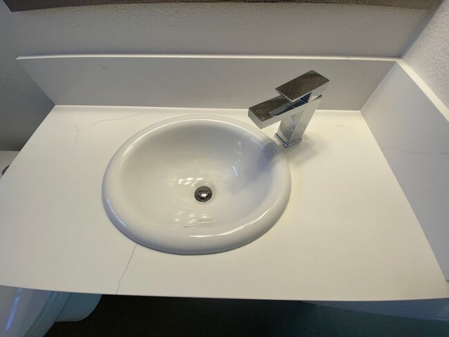 Building Photo - Garden Level Apartment - Completely Renovated!