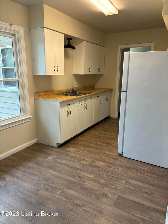 Building Photo - 215 Heady Ave