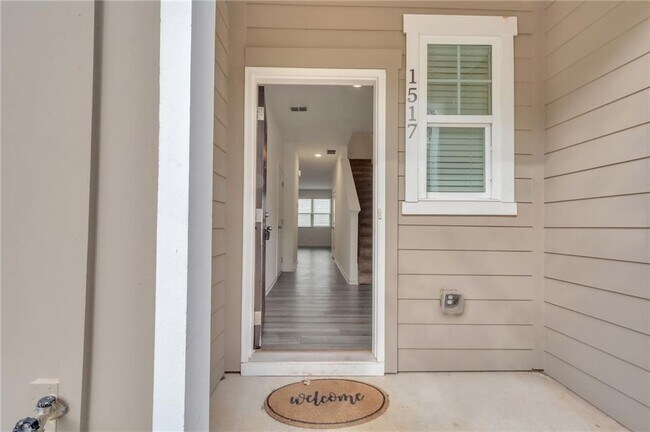 Building Photo - 1517 Vernon Blvd