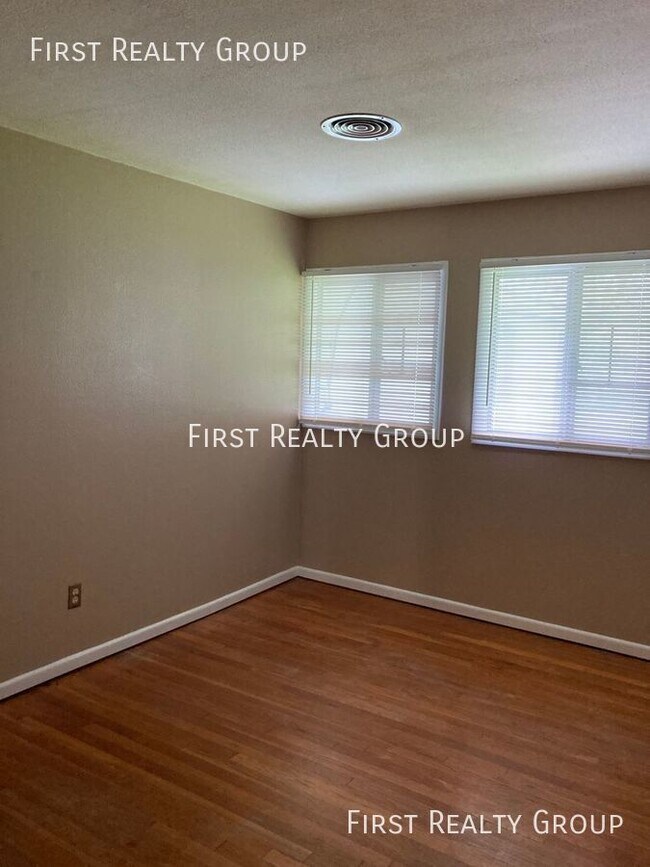 Building Photo - 3420 Barbee Dr
