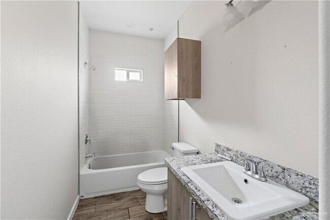 Building Photo - 17 Kentucky St