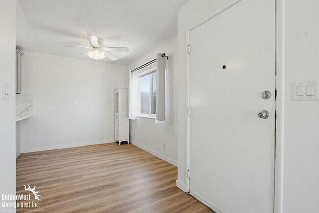 Building Photo - Bright and Inviting 2Bdm 1Ba Apartment in Escondido!