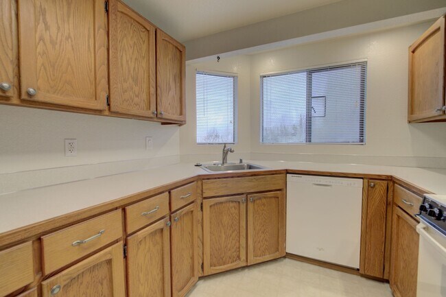 Building Photo - 2bd/1.75ba Mercer Island Condo