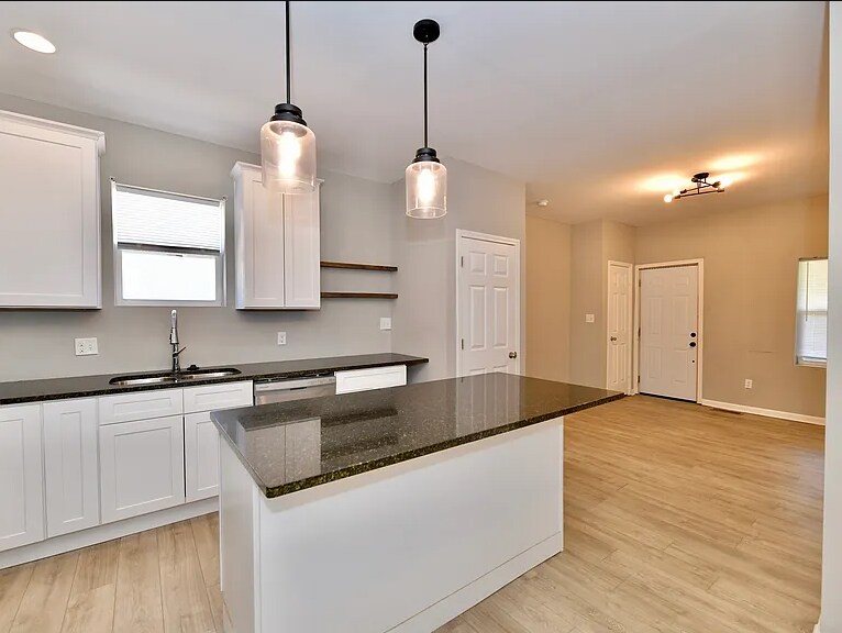 Building Photo - 8110 Bentley Farms Dr