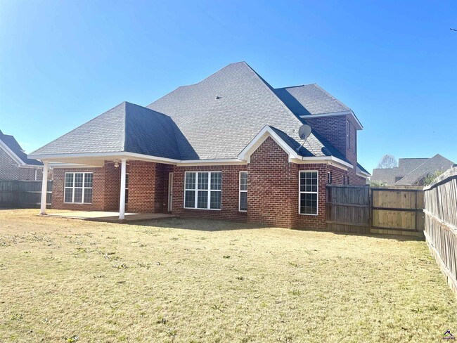 Building Photo - 300 Pembroke Pointe