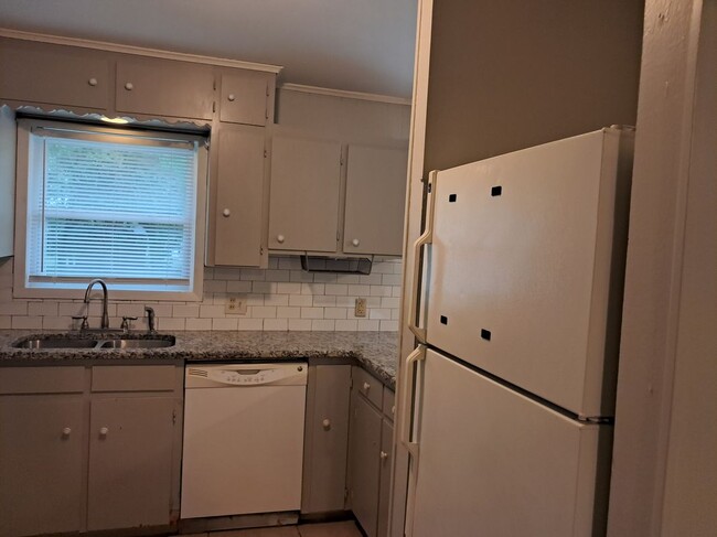 Building Photo - 1306 Leacrest Dr