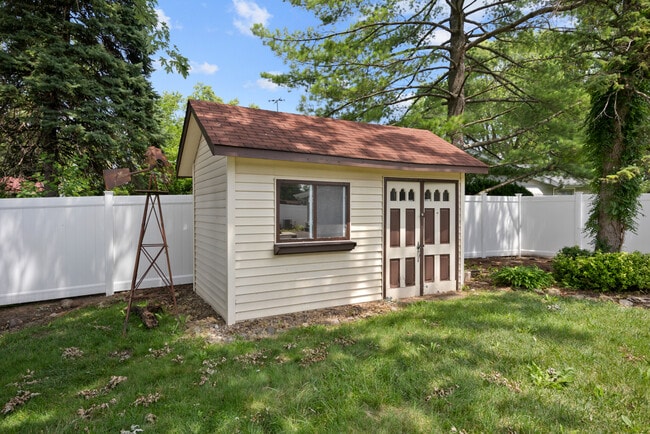 Building Photo - 1060 Warwick Ln