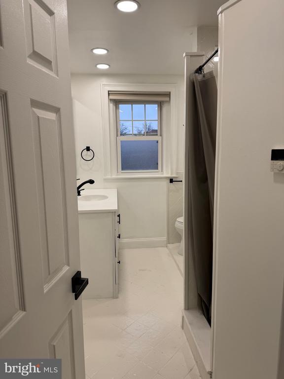 Building Photo - 725 W Mt Vernon St