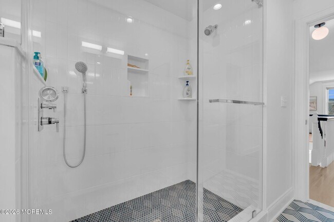 Building Photo - 112 Sylvania Ave