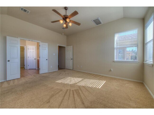 Building Photo - 10 White Magnolia Cir