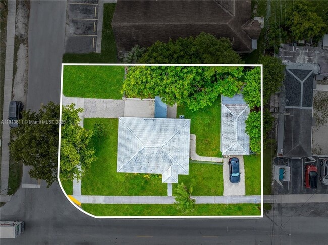 Building Photo - 6044 Funston St