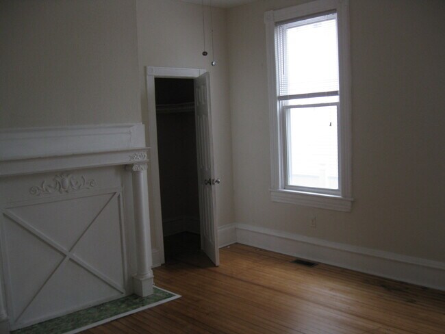 Building Photo - 110/112 W 34th St