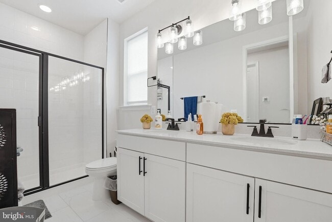 Building Photo - 615 Clover Ln