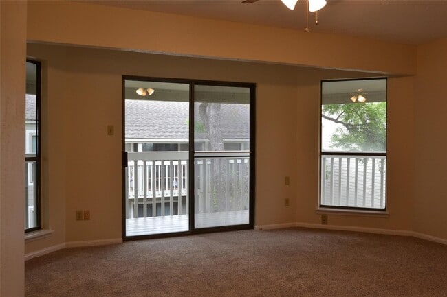 Building Photo - 2379 Briarwest Blvd