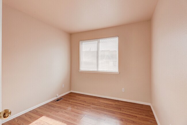 Building Photo - 1273 S Zeno Way