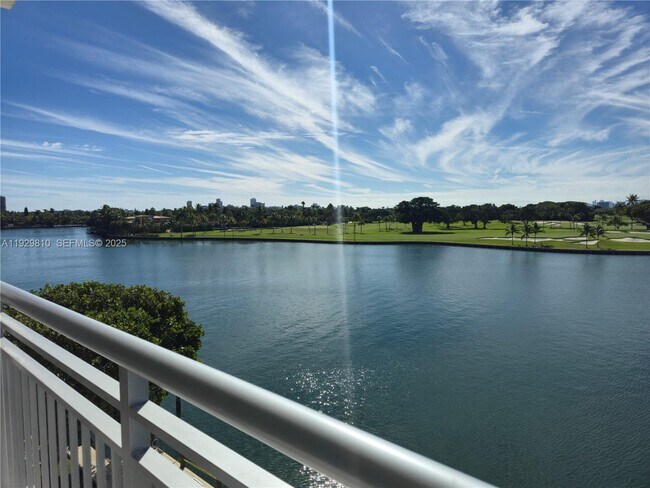 Building Photo - 9250 W Bay Harbor Dr