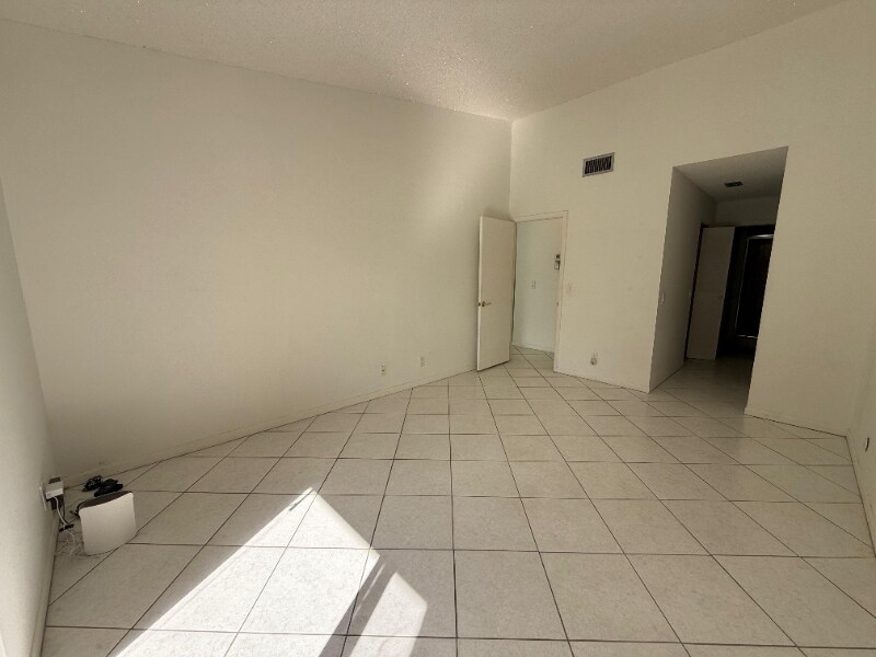 Building Photo - 1953 SW 15th St