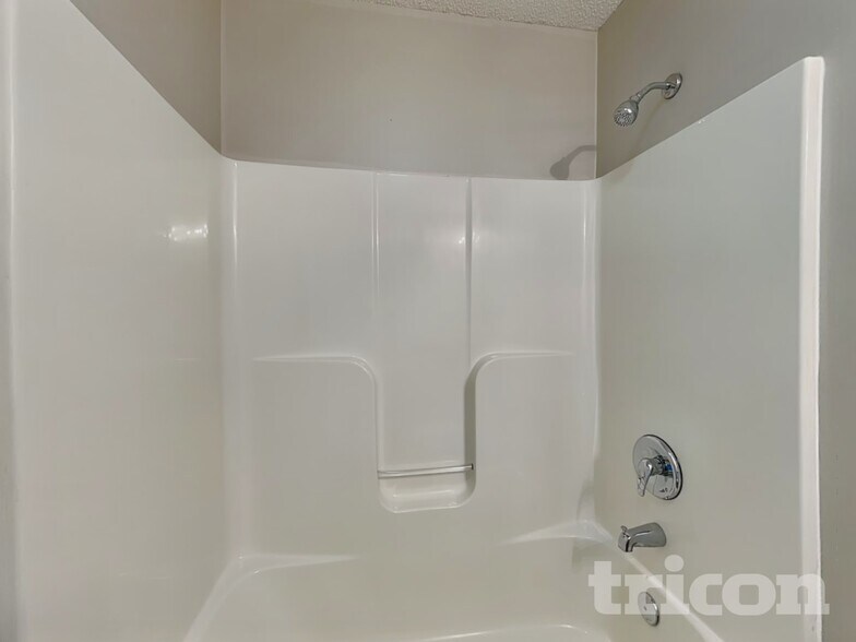 Building Photo - 4612 Hendrix Ct