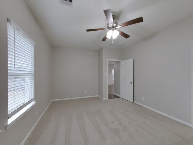 Building Photo - 210 Pequin Rd