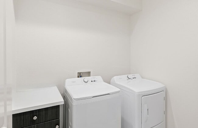Building Photo - Love your life at Escaya in Chula Vista! 4Bed/2.5Ba attached garage home for rent