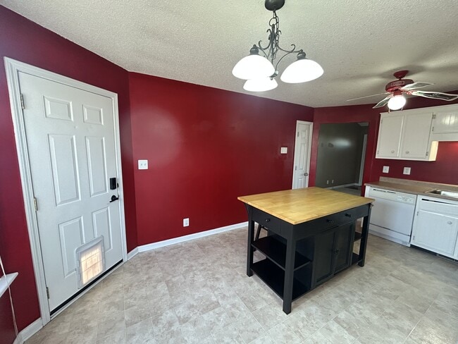 Building Photo - 3878 Roscommon Way