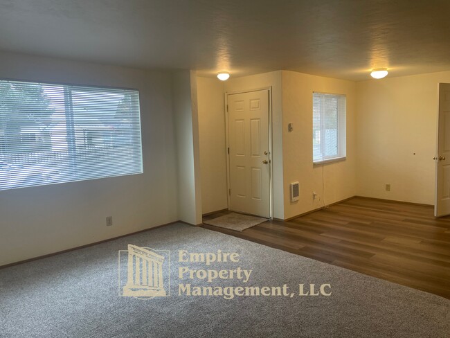 Building Photo - 3806 Dove Ln