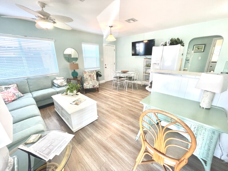 Building Photo - 14902 N Bayshore Dr