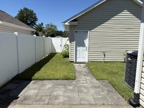 Building Photo - Not just charming but also convenient