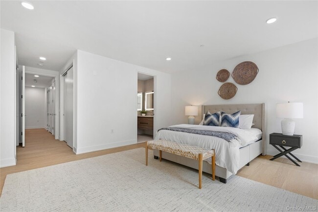 Building Photo - 33 Calvert St