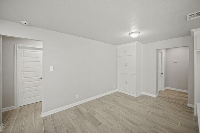 Building Photo - 3430 Seabrook St