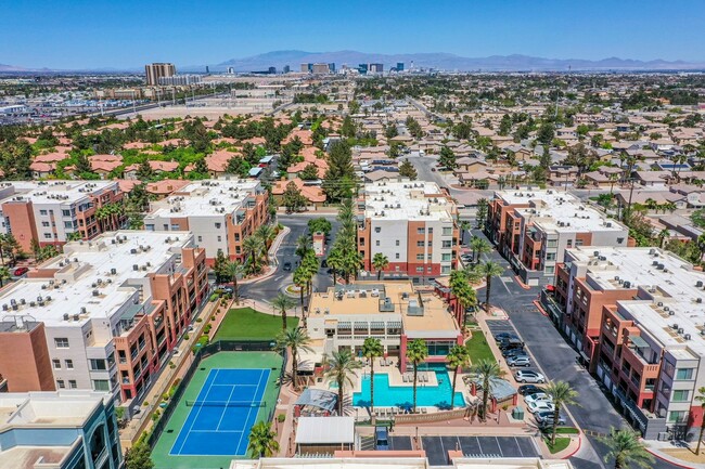 Building Photo - MOVE-IN READY PARK AVENUE UNIT