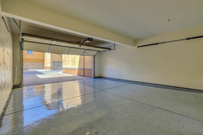 Building Photo - 2 Bed | 2 Bath | 1,293 Sq Ft