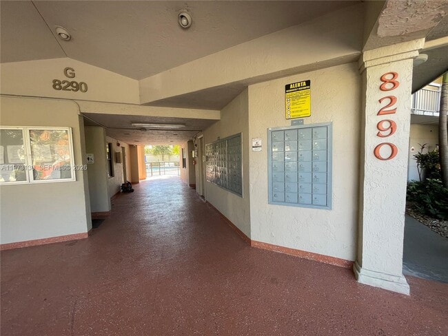 Building Photo - 8290 Lake Dr