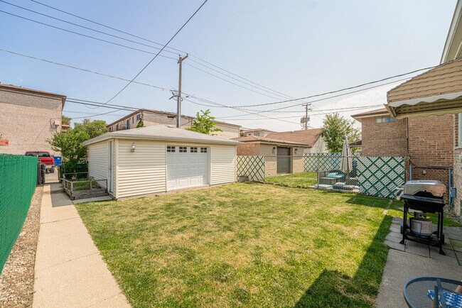 Building Photo - 5740 W 63rd Pl
